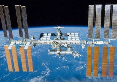 كبسولة الفضاء «إيستر دراجون» تصل إلى المحطة الدولية
