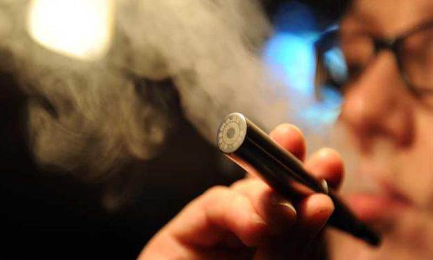 بريطانيا: واحد من بين خمسة مراهقين جرب السيجارة الإلكترونية