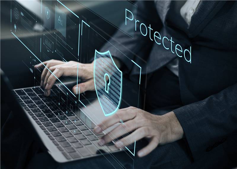 تعتمد الدول والشركات في العصر الحديث على الأنظمة المؤتمتة وعلى تكنولوجيا الاتصالات والمعلومات المتصلة بالإنترنت، لما لها من محاسن على الاقتصاد وتسيير الشؤون الإدارية، لكن هذا الاعتماد المتنامي ترافقه مجموعة من المخاطر والتدخلات السلبية التي تهدد وبشكل أساسي الأنظمة الإلكترونية والمجتمع المعلوماتي والبنية التحتية للاتصالات، فقد أصبحت الهجمات الإلكترونية حربا غير معلنة بين الدول لتحقيق أهدافها ولممارسة ضغوطها ولإلحاق أكبر الخسائر الممكنة بخصومها، ولذا لا بد من التصدي لهذه الحروب الحديثة بكل الوسائل والإمكانيات المتاحة.
تعتمد الدول والشركات في العصر الحديث على الأنظمة المؤتمتة وعلى تكنولوجيا الاتصالات والمعلومات المتصلة بالإنترنت، لما لها من محاسن على الاقتصاد وتسيير الشؤون الإدارية، لكن هذا الاعتماد المتنامي ترافقه مجموعة من المخاطر والتدخلات السلبية التي تهدد وبشكل أساسي الأنظمة الإلكترونية والمجتمع المعلوماتي والبنية التحتية للاتصالات، فقد أصبحت الهجمات الإلكترونية حربا غير معلنة بين الدول لتحقيق أهدافها ولممارسة ضغوطها ولإلحاق أكبر الخسائر الممكنة بخصومها، ولذا لا بد من التصدي لهذه الحروب الحديثة بكل الوسائل والإمكانيات المتاحة.