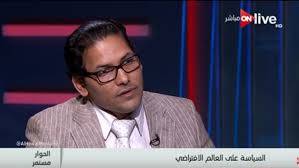 تطرح عمليات التحول الرقمي من حين لأخر فرص وتحديات أمام المجتمع نتيجة لحجم المكاسب المتوقعه وفي نفس الوقت القابيلة للتعرض للمخاطر المفترضه ،ويحتل البعد الاقتصادي عاملا مهما الى جانب الابعاد الاخري ، وذلك لارتباطه بحركة الاقتصاد والاعمال والافراد وبخاصة في ظل الاقتصاد الرقمي ،والذي أصبح يلعب دورا في النمو الاقتصادي ، والذي يلعب فيه الإبداع والابتكار الدور الرئيسي ،وفي ظل الادوات الرقمية والتطبيقات المالية التي أصبحت تتيح الفرصة في تنشيط العمليات المالية في القطاع المصرفي في ظل التجارة الالكترونية وتقديم الخدمات الالكترونية. تطرح عمليات التحول الرقمي من حين لأخر فرص وتحديات أمام المجتمع نتيجة لحجم المكاسب المتوقعه وفي نفس الوقت القابيلة للتعرض للمخاطر المفترضه ،ويحتل البعد الاقتصادي عاملا مهما الى جانب الابعاد الاخري ، وذلك لارتباطه بحركة الاقتصاد والاعمال والافراد وبخاصة في ظل الاقتصاد الرقمي ،والذي أصبح يلعب دورا في النمو الاقتصادي ، والذي يلعب فيه الإبداع والابتكار الدور الرئيسي ،وفي ظل الادوات الرقمية والتطبيقات المالية التي أصبحت تتيح الفرصة في تنشيط العمليات المالية في القطاع المصرفي في ظل التجارة الالكترونية وتقديم الخدمات الالكترونية.