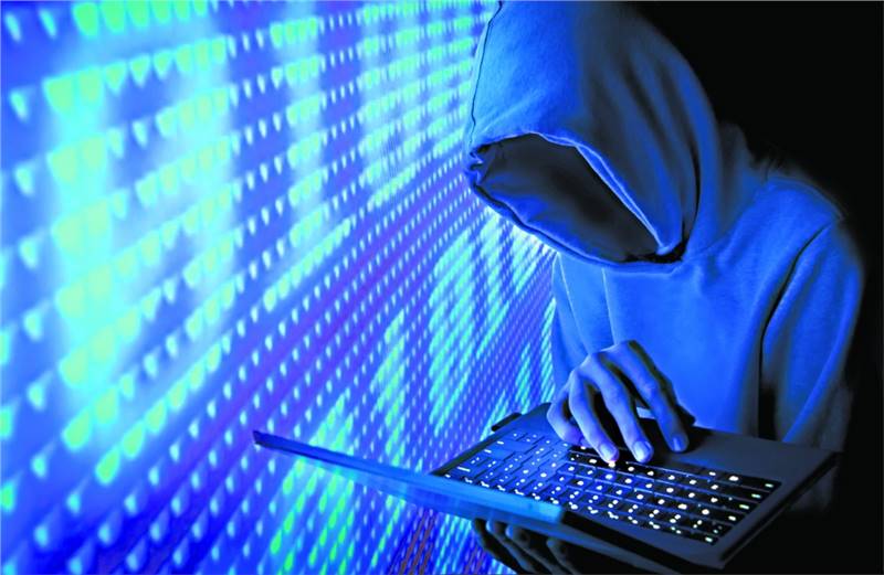 ليس مجازفة كبرى القول إنّ الحياة اليوميّة للبشر حاضراً صارت متمازجة تماماً مع الواقع الافتراضي وشبكات المعلوماتيّة المُعَوْلَمَة. إذ صار التحدي الرقمي جزءاً من الأعمال اليوميّة للناس على امتداد الكرة الأرضيّة. وضمن تلك المشهديّة، يبرز من يعمل بدأب على ابتكار طرق لحماية وجوده على الشبكة العنكبوتيّة، ليس مجازفة كبرى القول إنّ الحياة اليوميّة للبشر حاضراً صارت متمازجة تماماً مع الواقع الافتراضي وشبكات المعلوماتيّة المُعَوْلَمَة. إذ صار التحدي الرقمي جزءاً من الأعمال اليوميّة للناس على امتداد الكرة الأرضيّة. وضمن تلك المشهديّة، يبرز من يعمل بدأب على ابتكار طرق لحماية وجوده على الشبكة العنكبوتيّة،